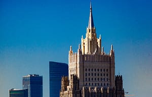 Фотография высотного здания в Москве